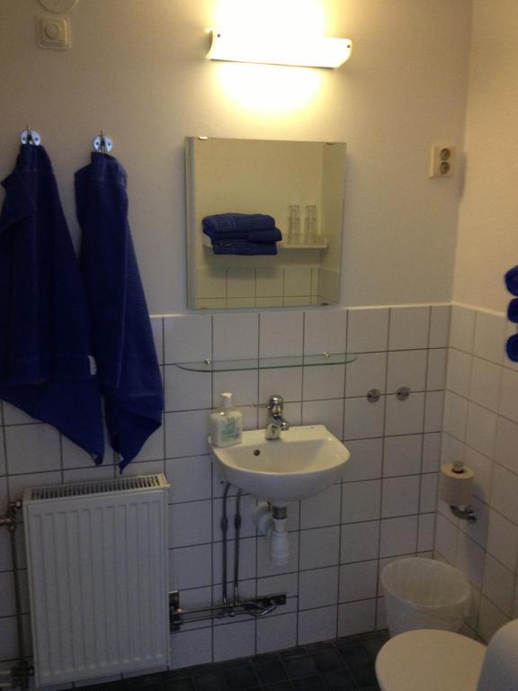 Blasingsborgs Gardshotell Pa Oesterlen Kivik Zimmer foto